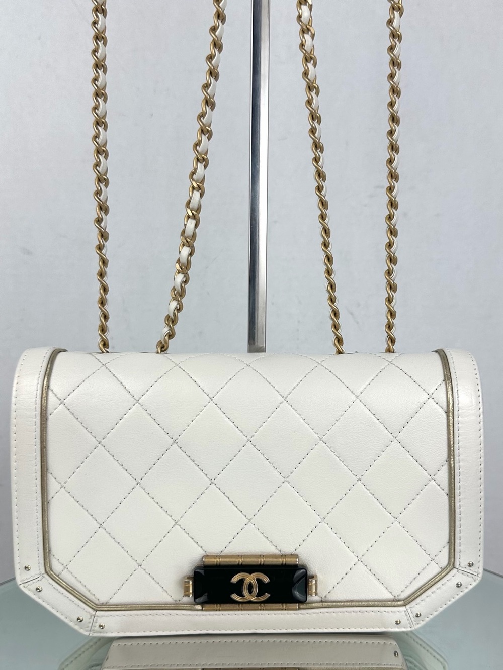 CHANEL CC LOGO FLAP BAG LEATHER SMALL